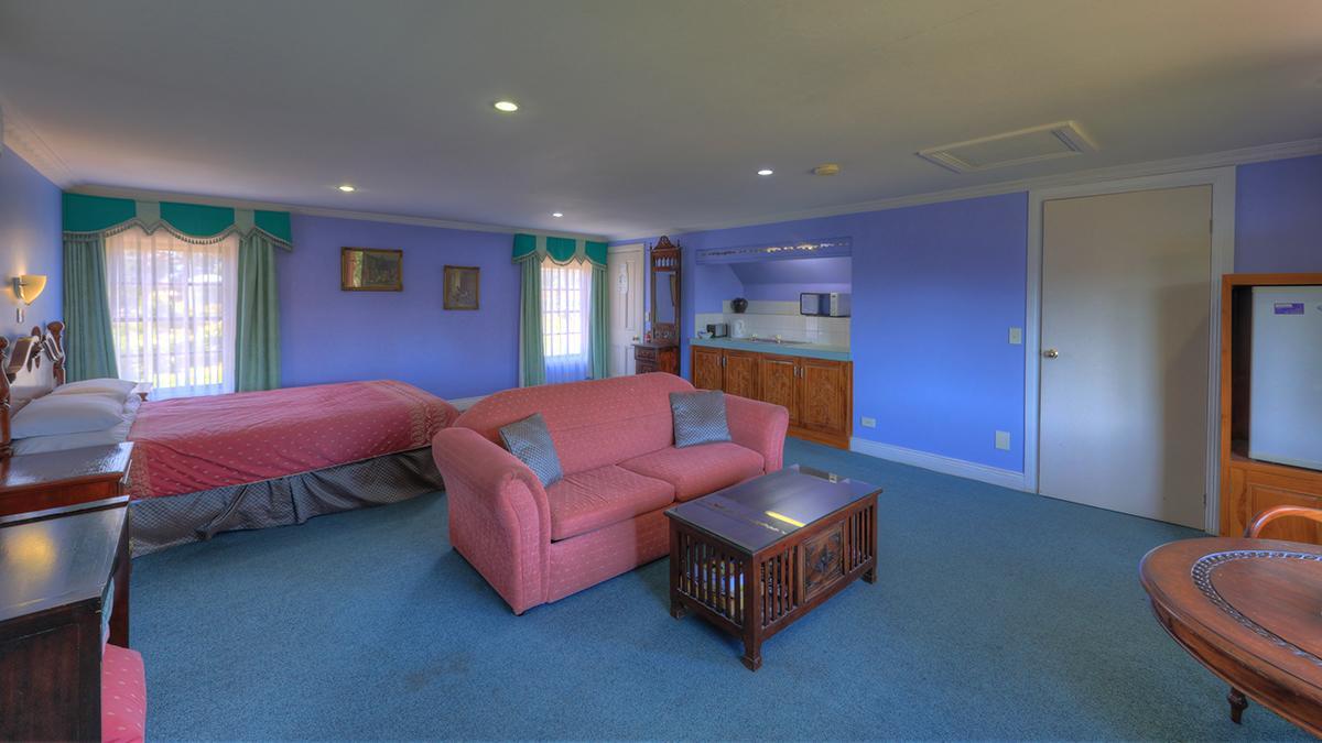 Hatchers Manor Hotel